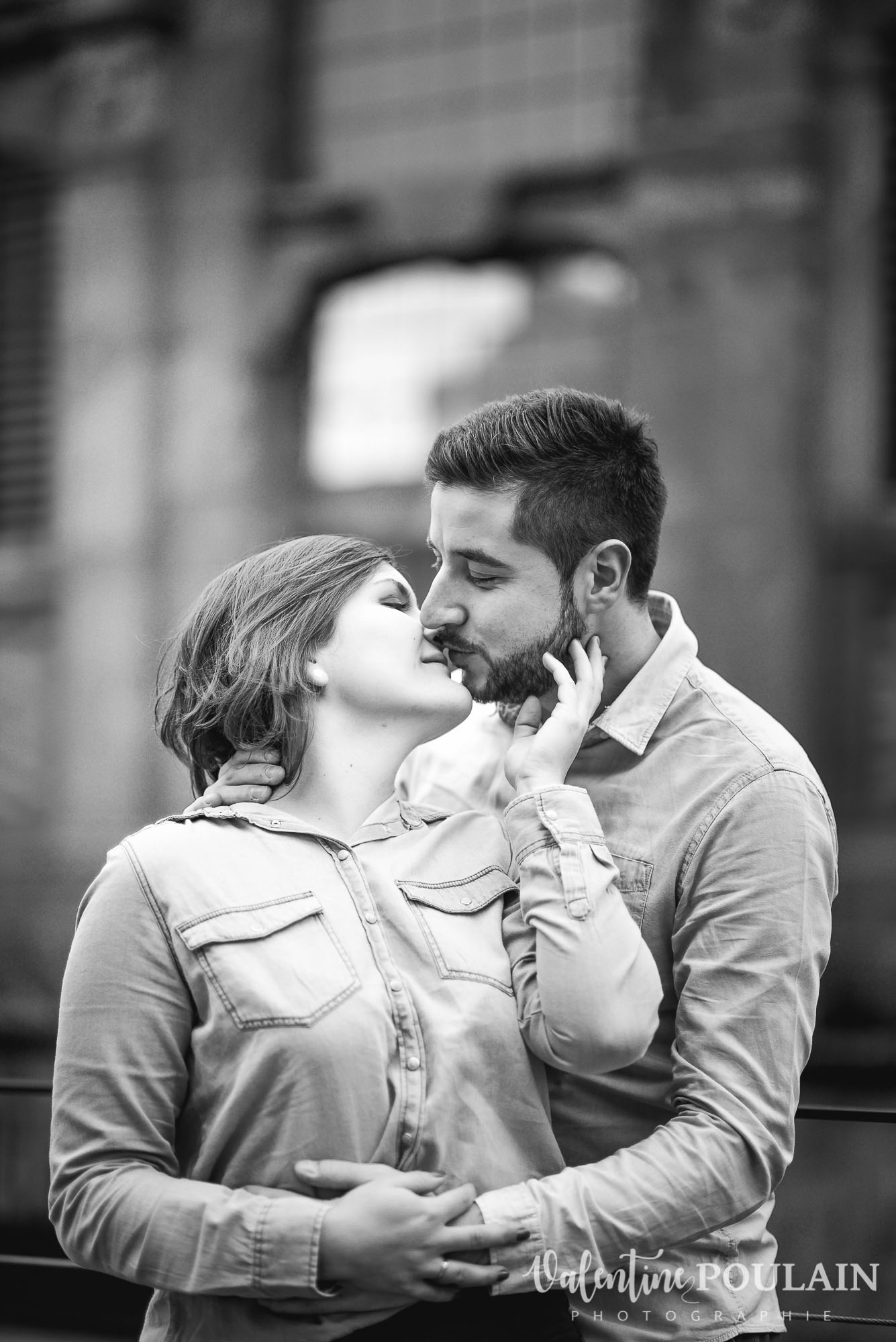 Shooting couple jeux enfants Colmar - Valentine-Poulain bisou