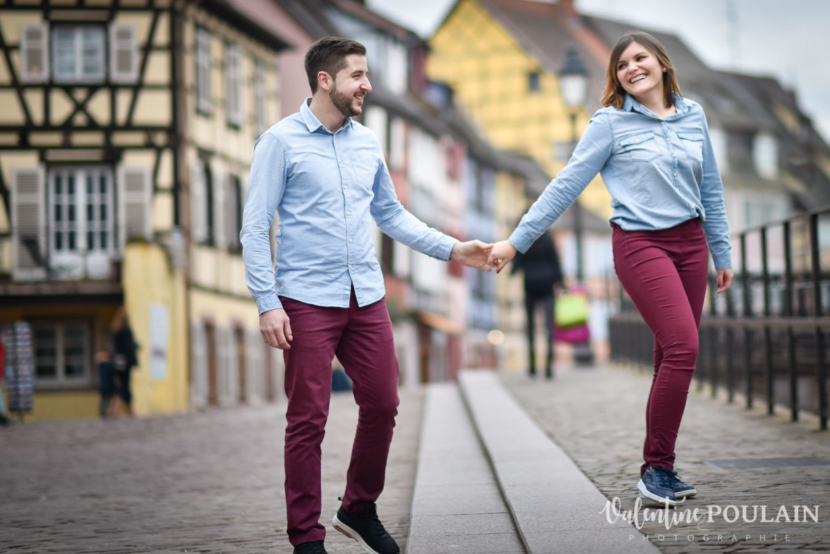 Shooting couple jeux enfants Colmar - Valentine-Poulain marcher