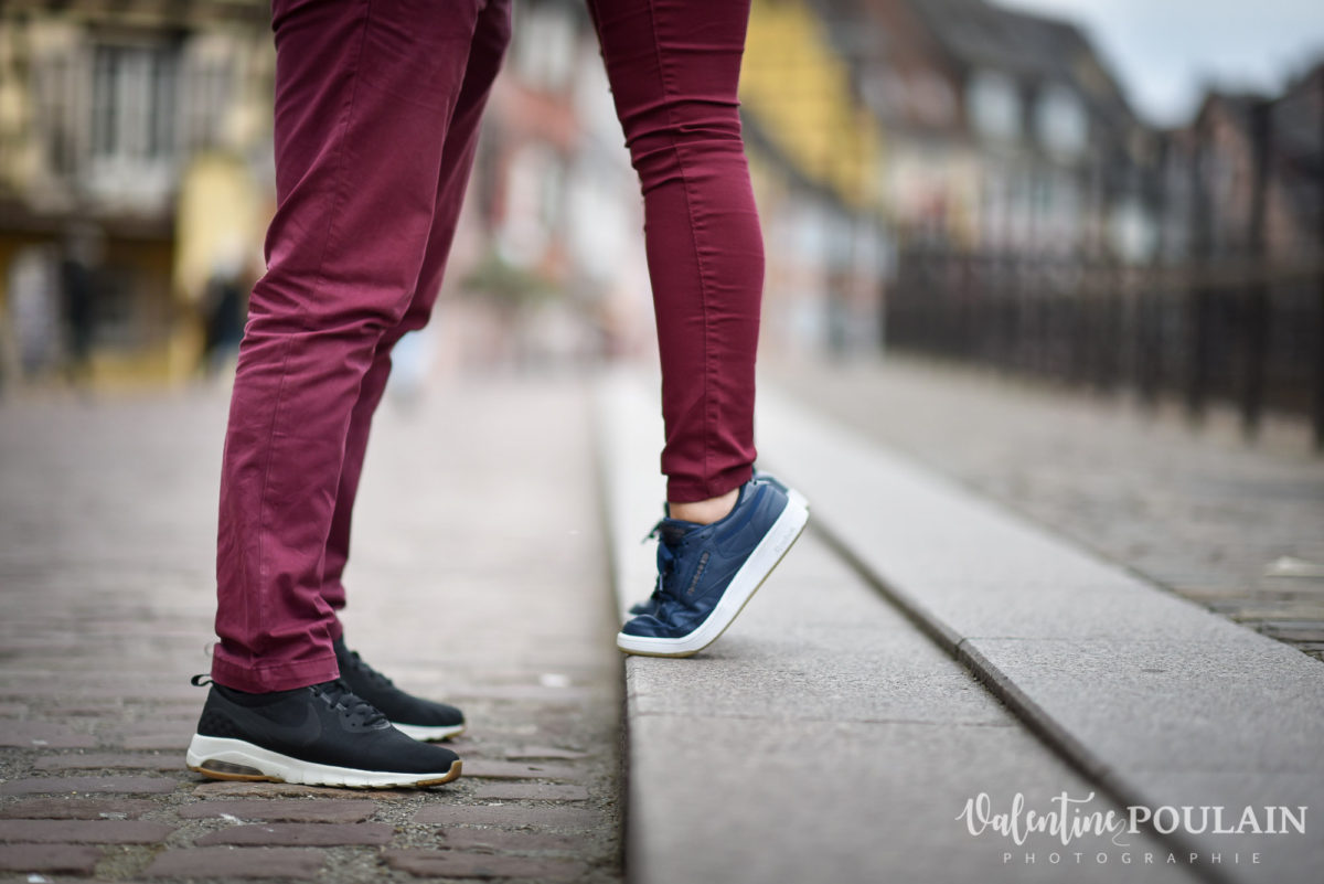 Shooting couple jeux enfants Colmar - Valentine-Poulain pieds