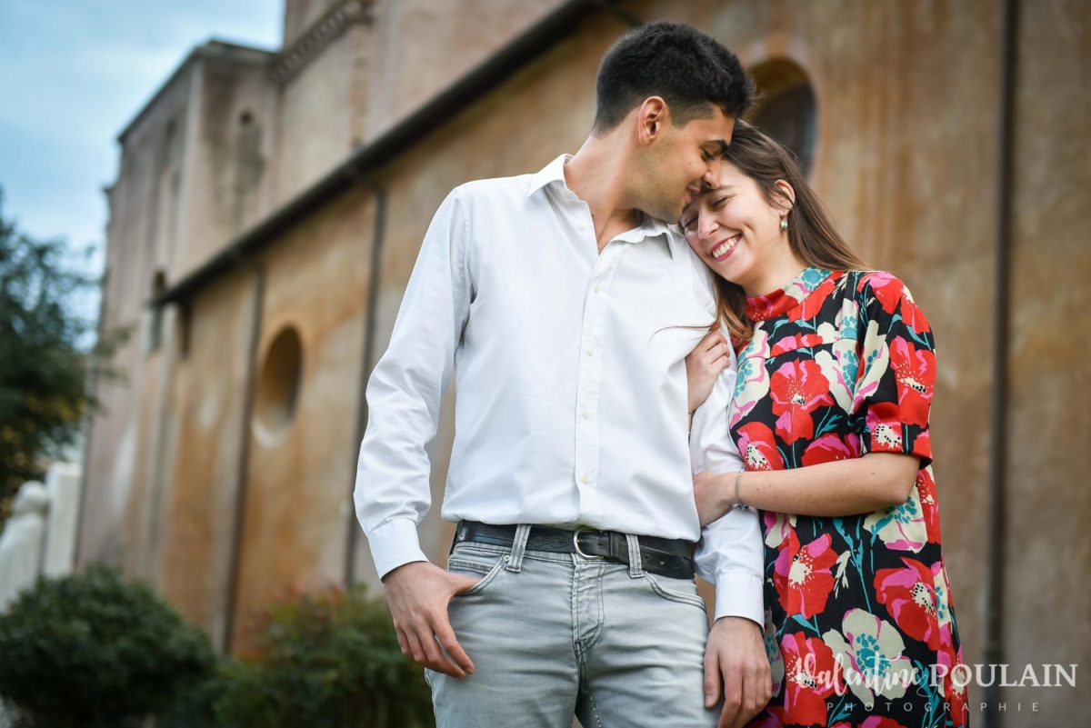 Shooting couple demande mariage Rome câlin