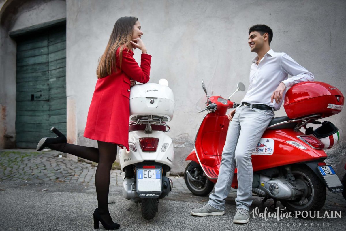 Shooting couple demande mariage Rome vespa