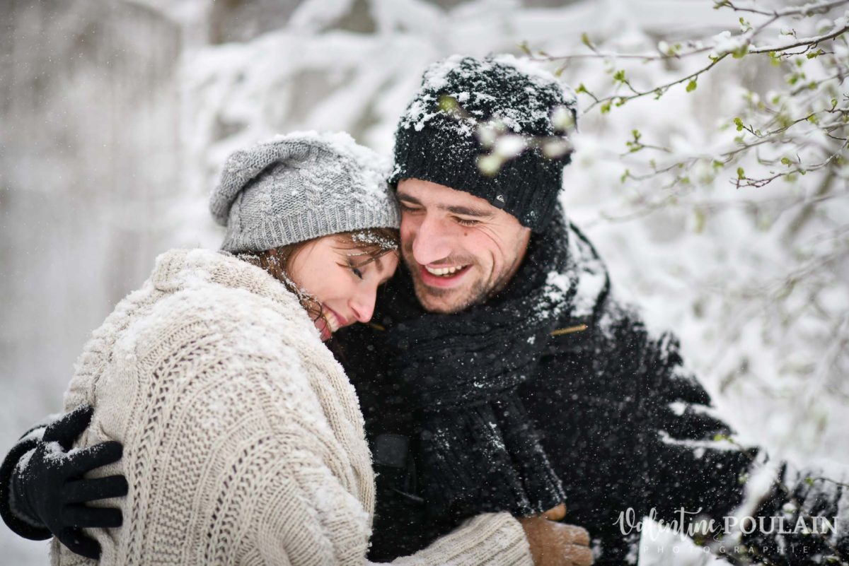 Shooting couple hivernal - Valentine Poulain rire