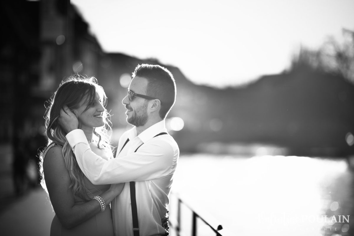Shooting engagement demande mariage coucher n&b