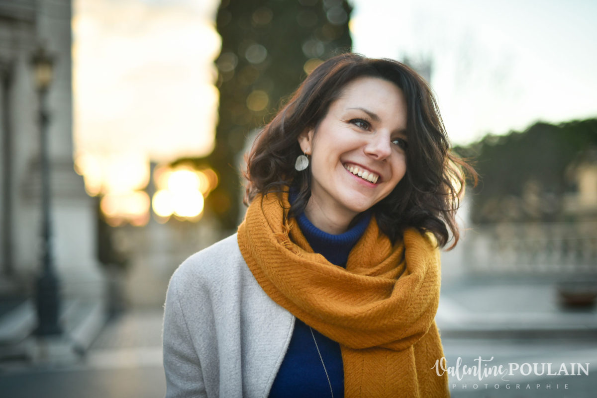 Shooting portrait Silvene Rome Créatrice rire