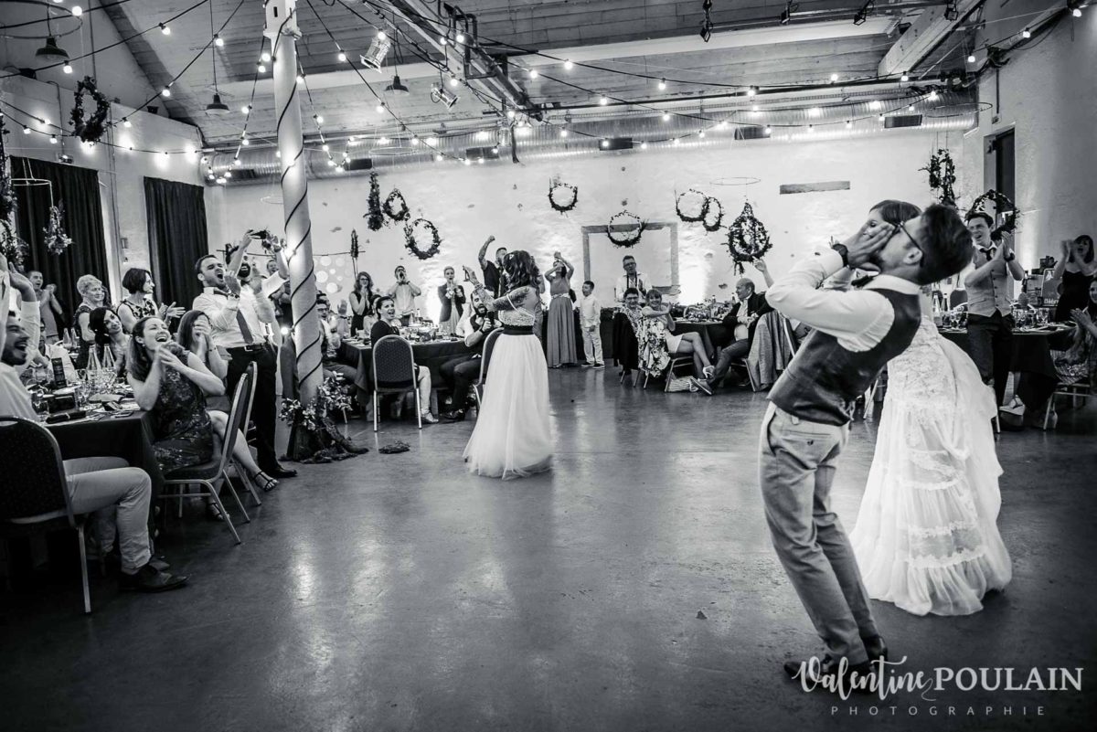Mariage hippie funky - Valentine Poulain danser
