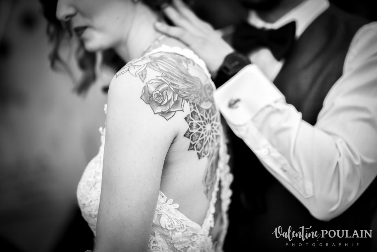 Mariage hippie funky - Valentine Poulain main