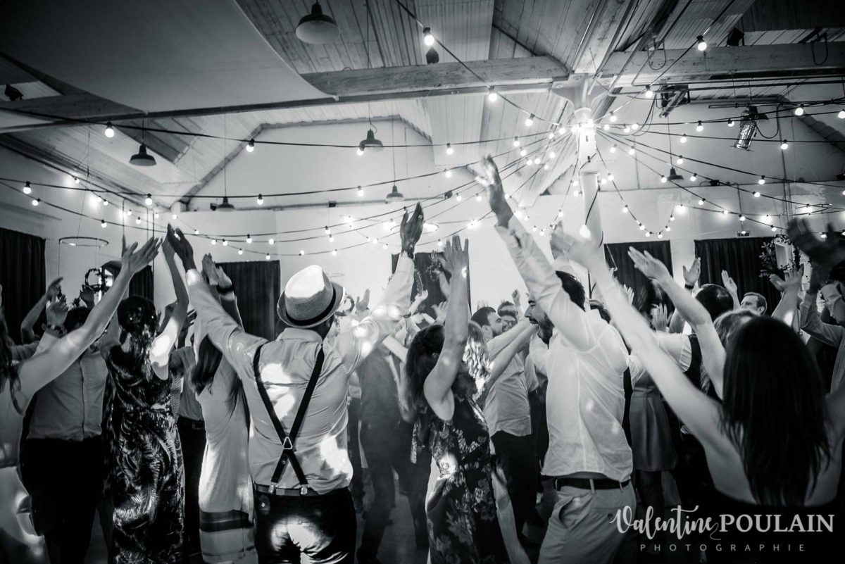 Mariage hippie funky - Valentine Poulain - danser