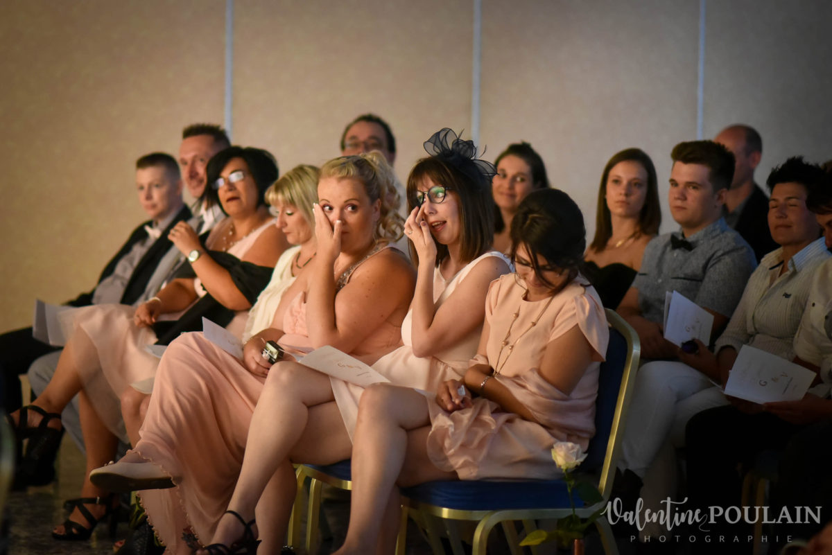 Il et il mariage couple homosexuel émues