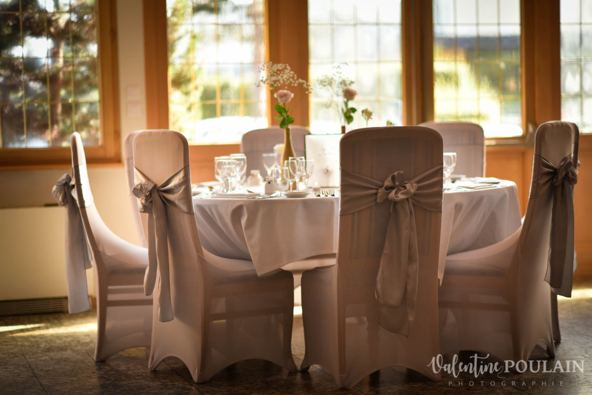 Il et il mariage couple homosexuel table