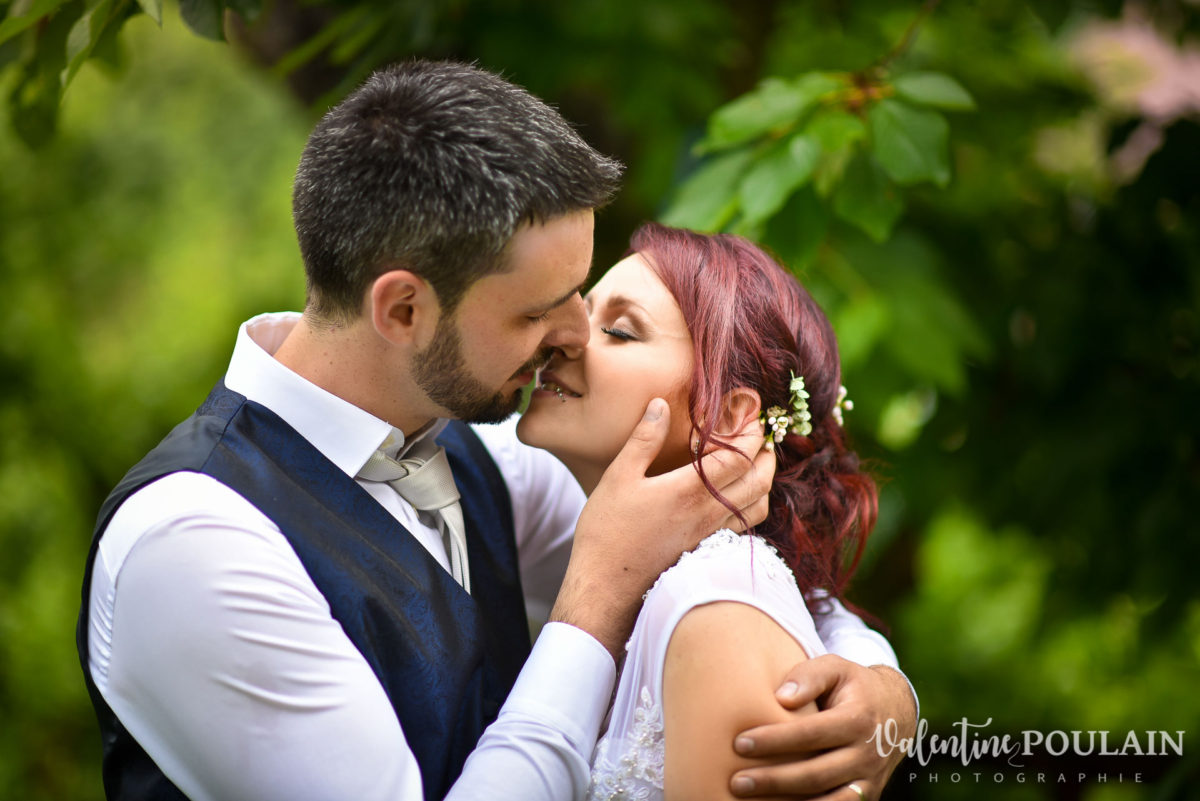 Mariage Mini rouge Fréland - Valentine Poulain baiser