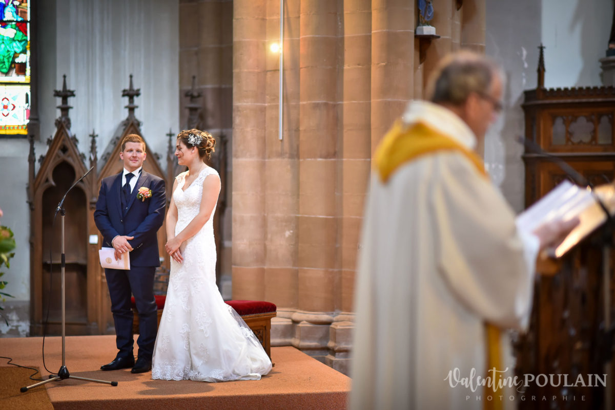 Mariage émotions famille prêtre Moosch - Valentine Poulain
