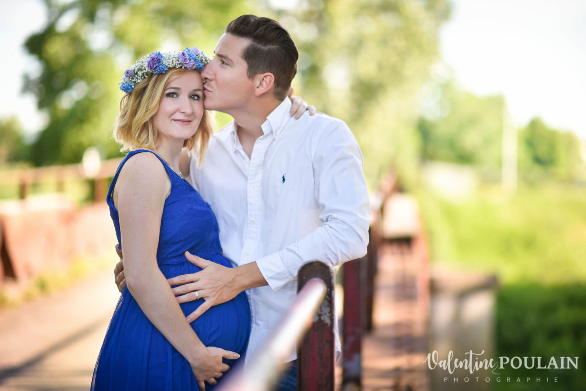 Séance photo grossesse couleurs été pont