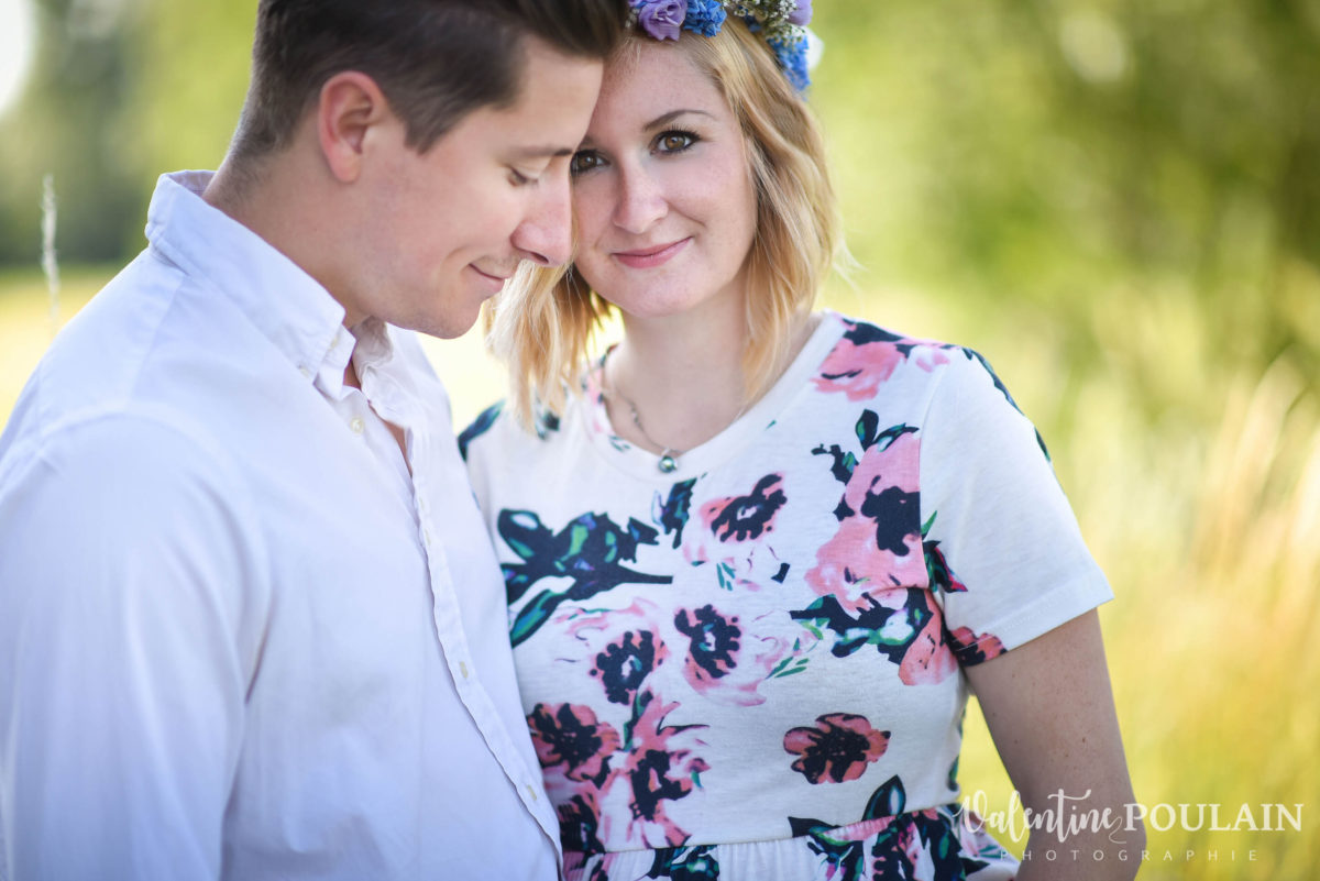 Séance photo grossesse couleurs été regard
