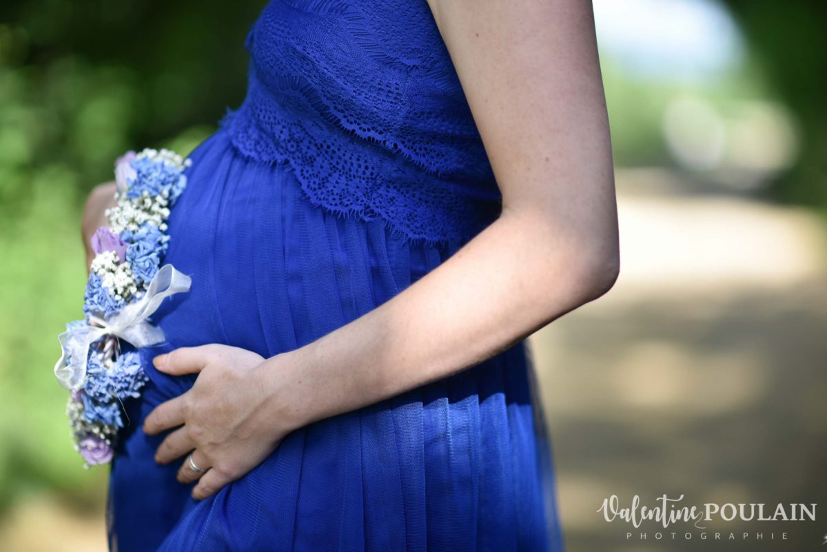 Séance photo grossesse couleurs été ventre
