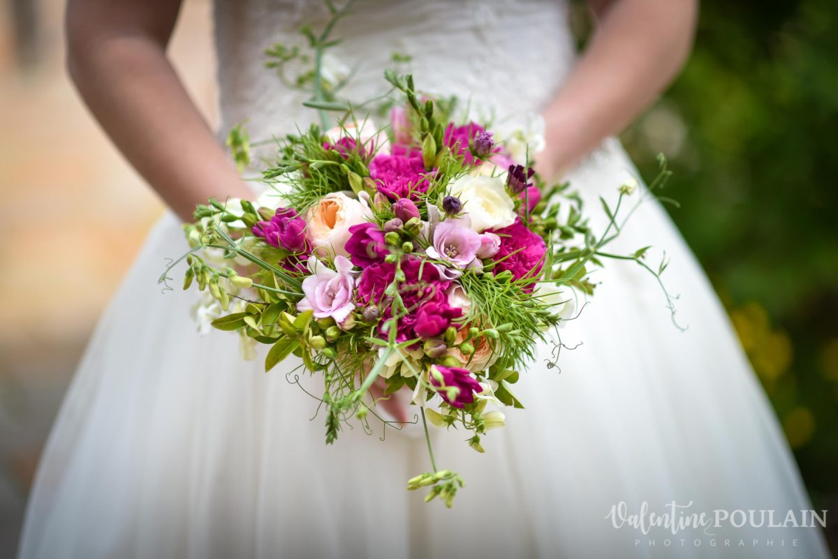 Mariage joyeux vert rose bouquet - Valentine Poulain