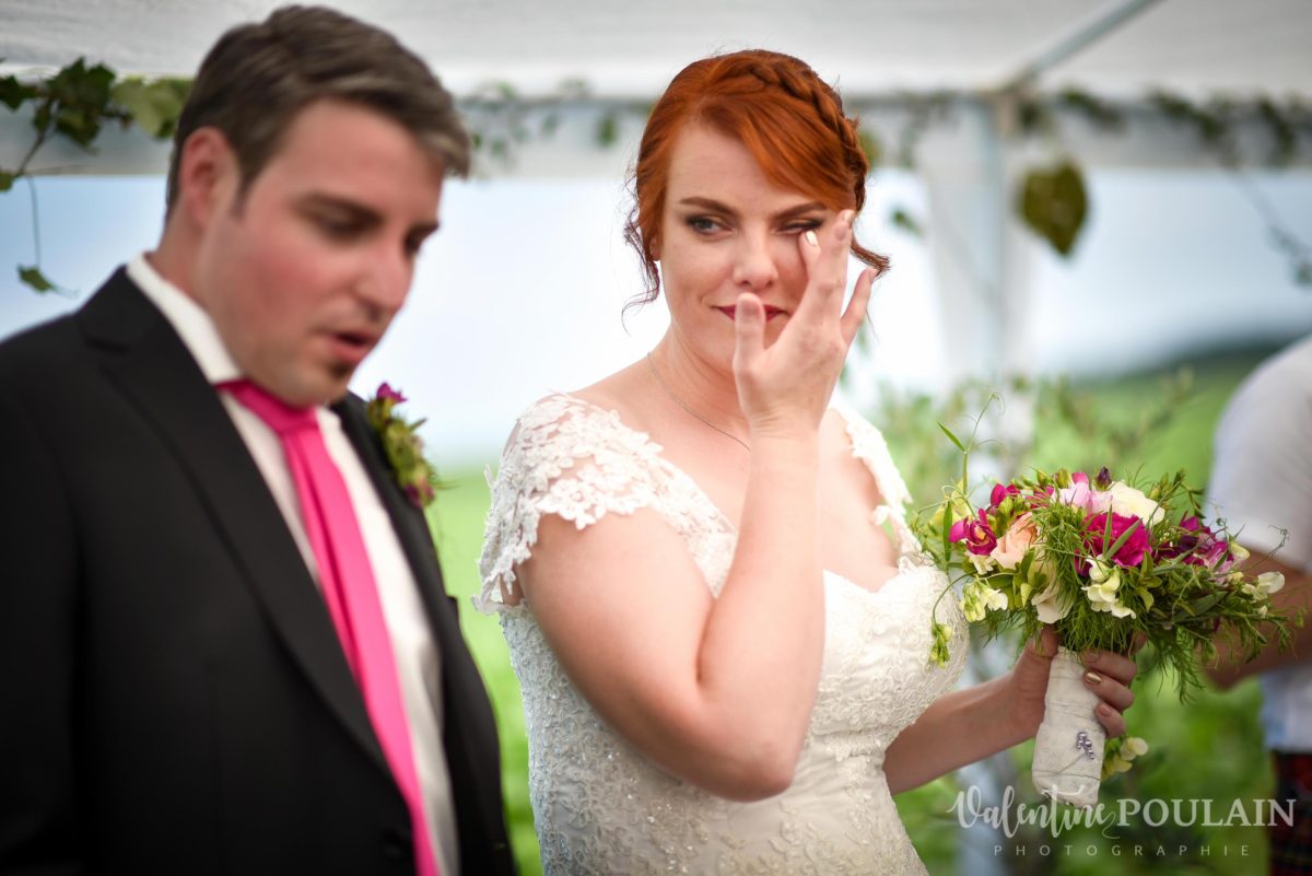 Mariage joyeux vert rose larmes - Valentine Poulain