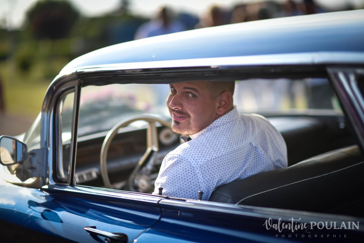 Mariage joyeux vert rose voiture - Valentine Poulain