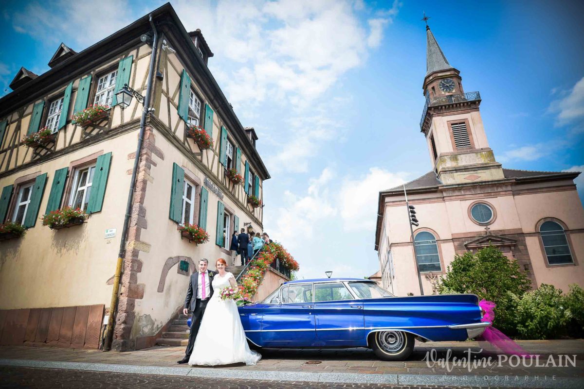 Mariage joyeux vert rose voiture - Valentine Poulain