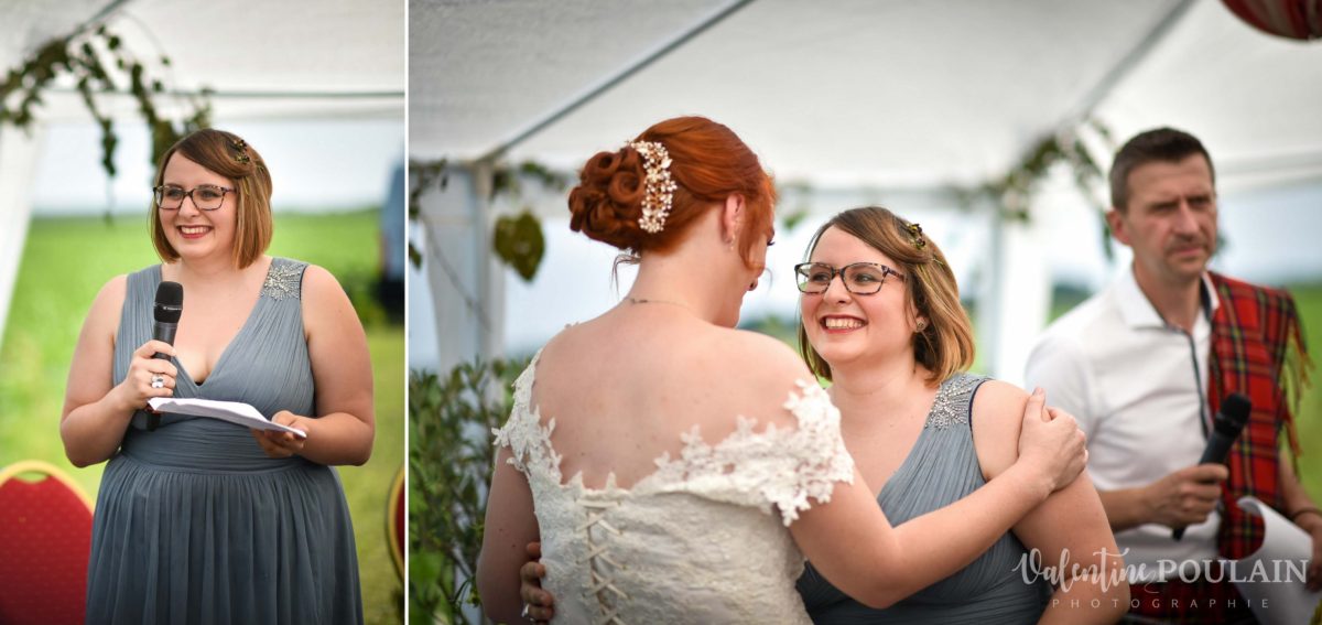 Mariage joyeux vert rose calin - Valentine Poulain