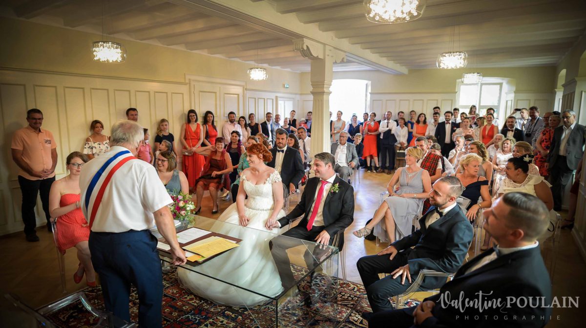 Mariage joyeux vert rose mairie - Valentine Poulain