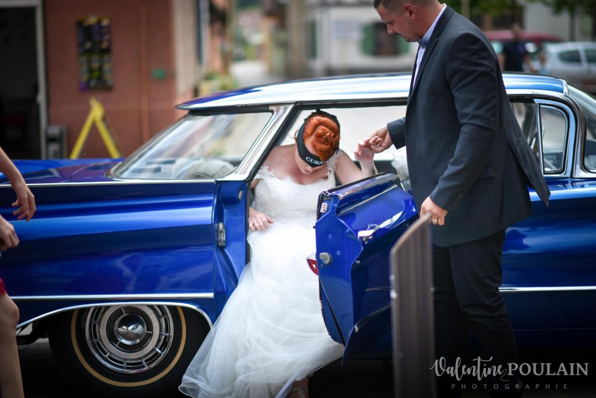 Mariage joyeux vert rose voiture - Valentine Poulain