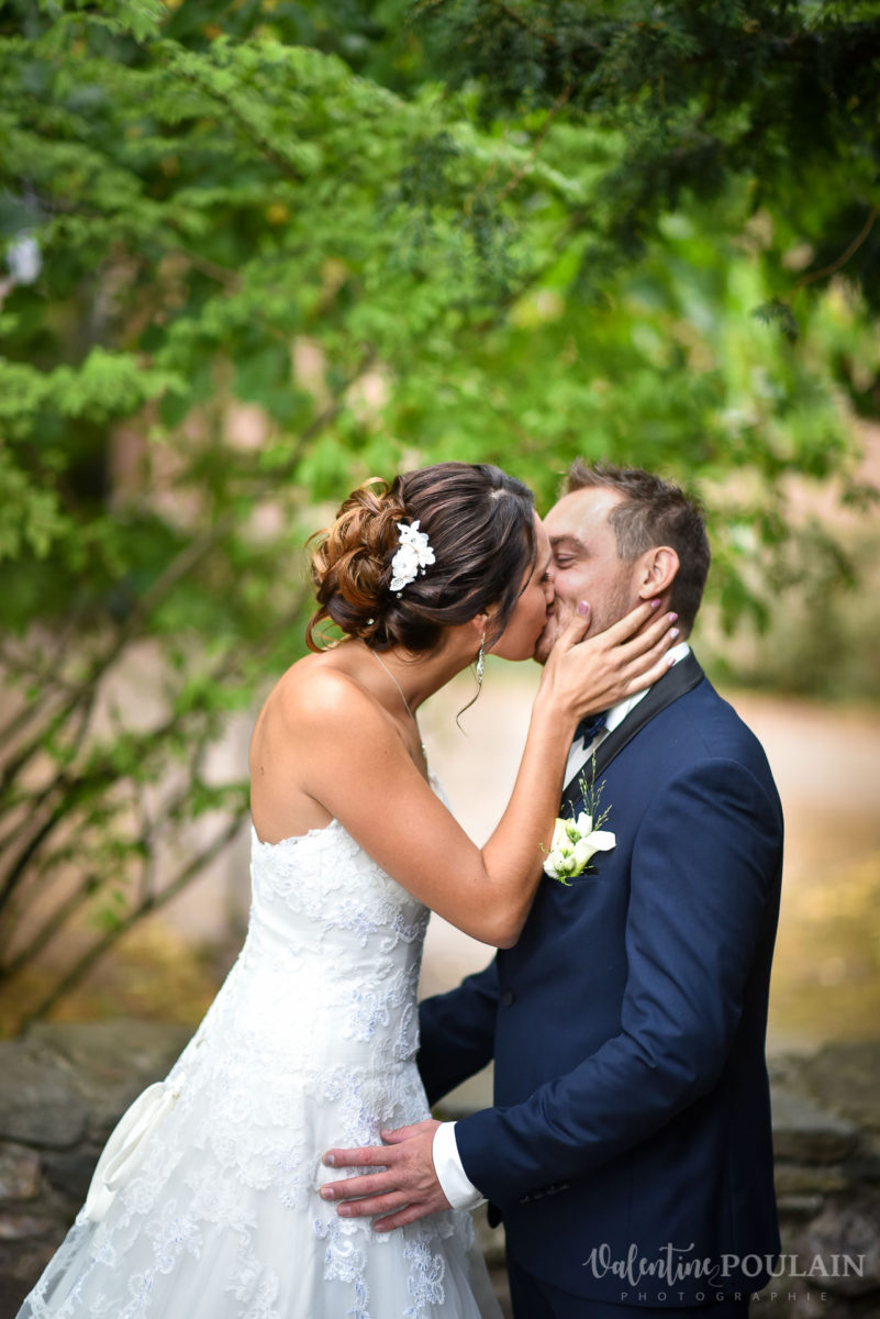Mariage marin mer - Valentine Poulain bisou