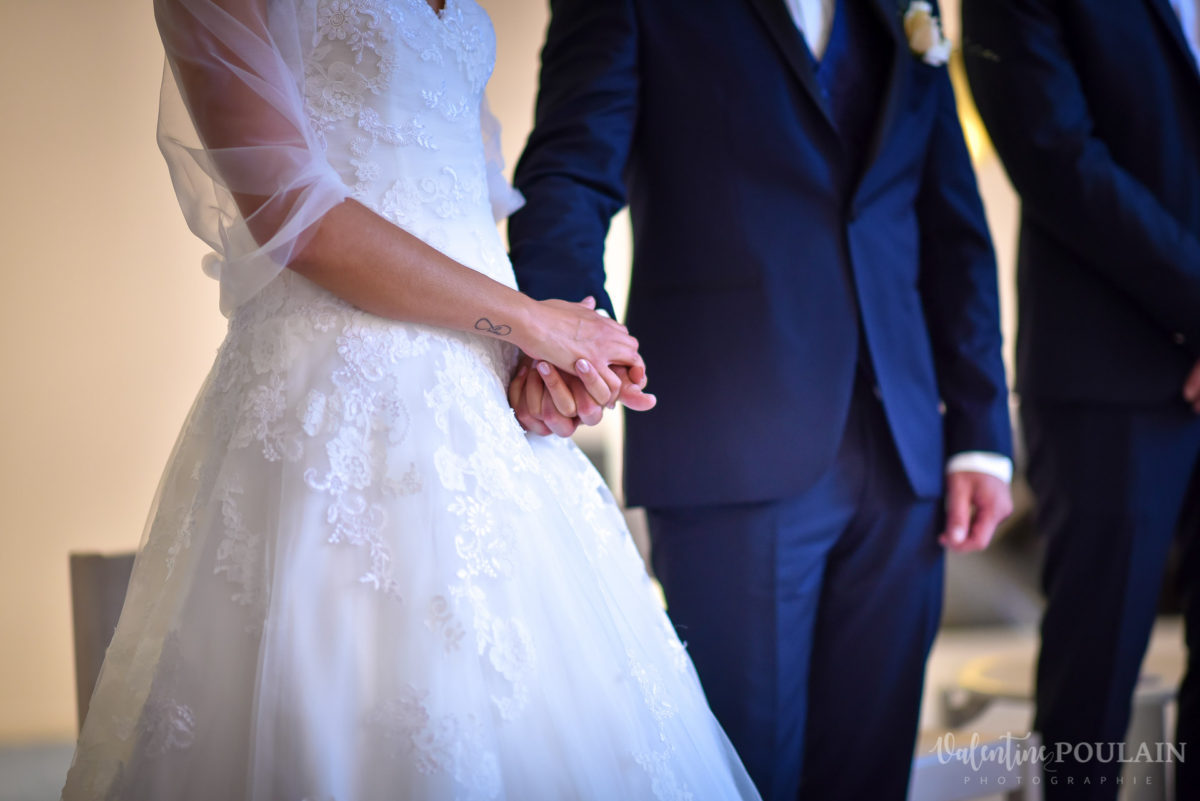 Mariage marin mer - Valentine Poulain main