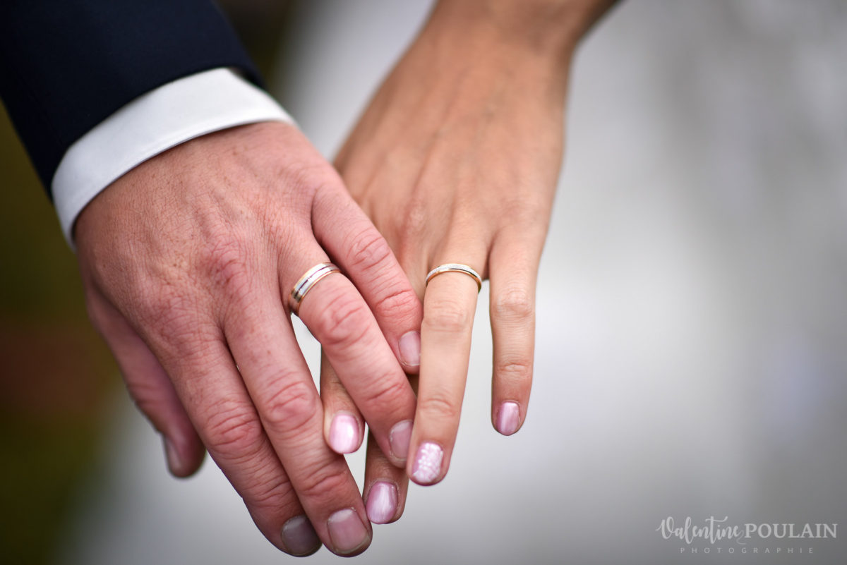 Mariage marin mer - Valentine Poulain mains