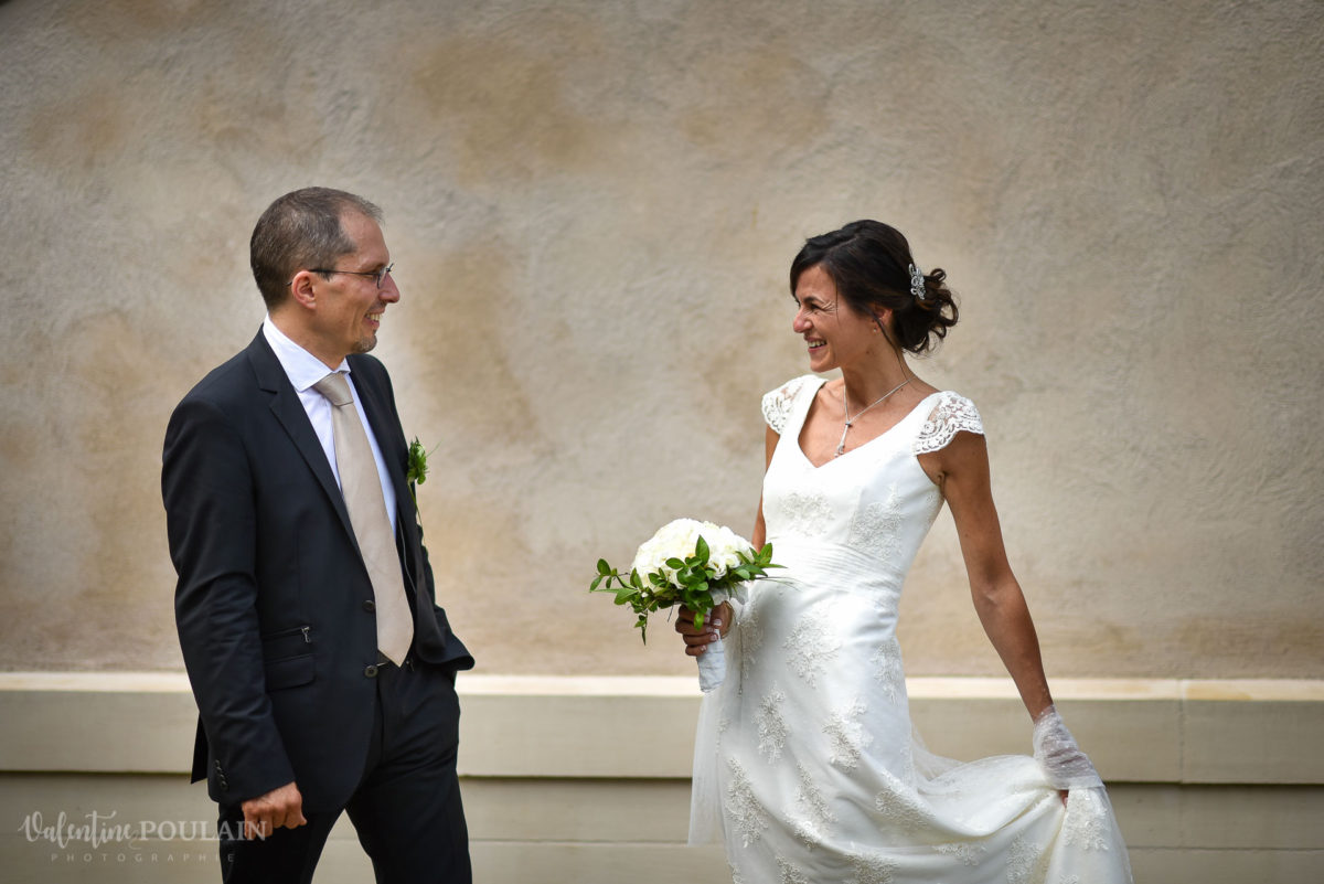 Mariage musée papier peint - Valentine Poulain couple