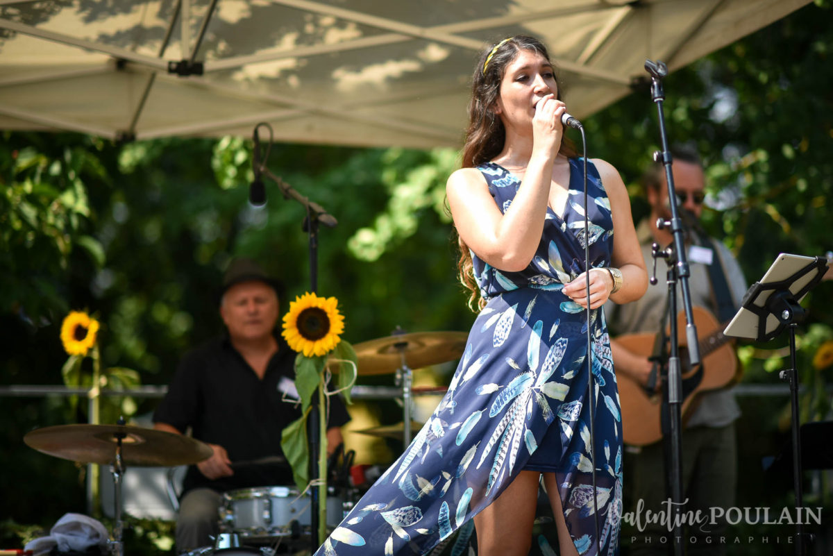 Mariage musée papier peint - Valentine Poulain chanteuse