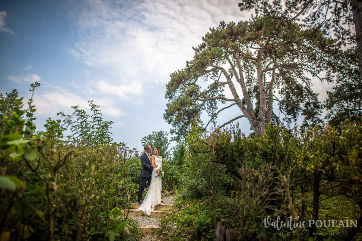 Mariage musée papier peint - Valentine Poulain bisou