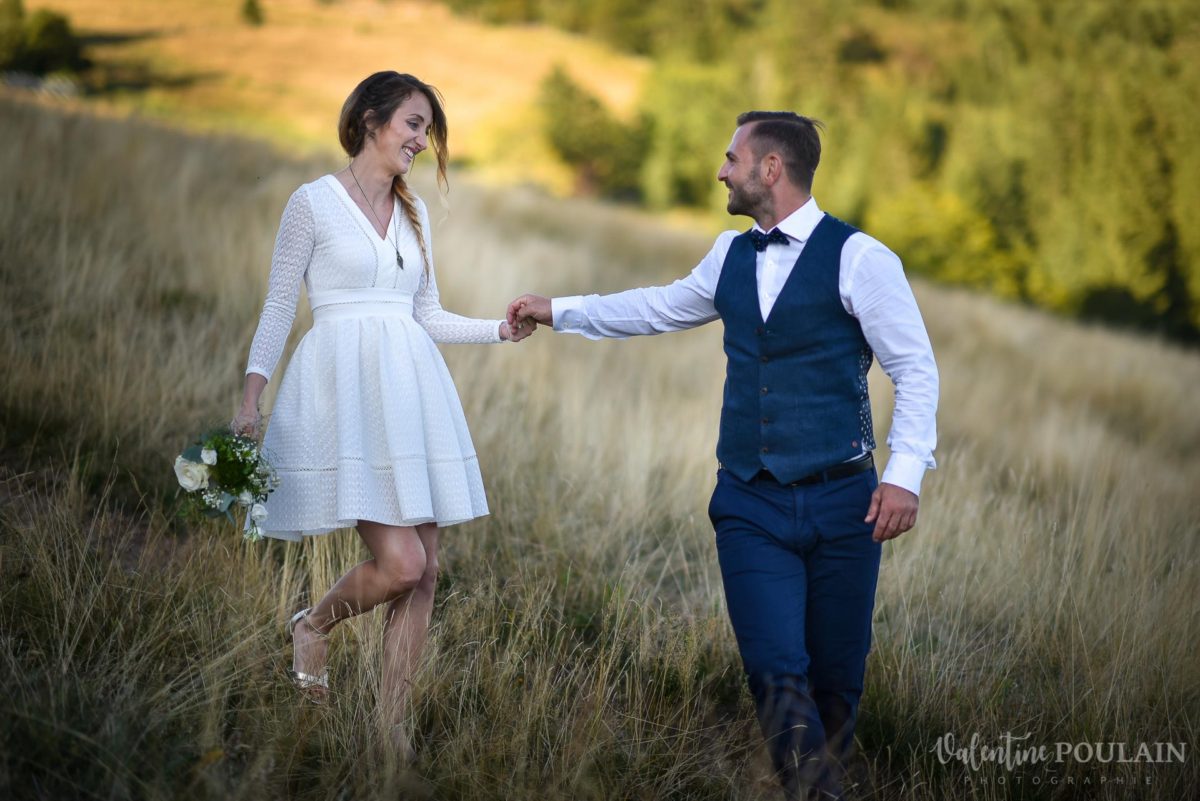 Mariage intimiste montagne - Valentine Poulain marcher