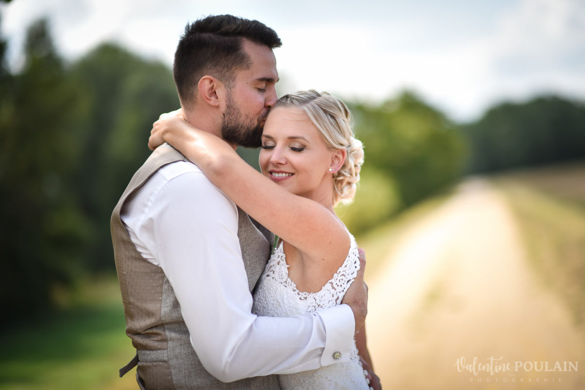 Mariage père marie fille - Valentine Poulain câlin