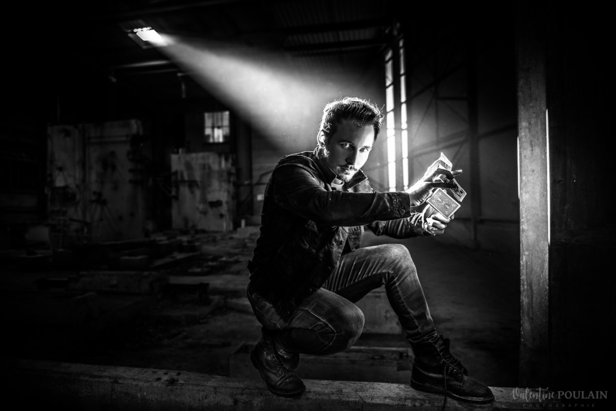 Shooting photo Eric Borner magicien - Valentine-Poulain regard