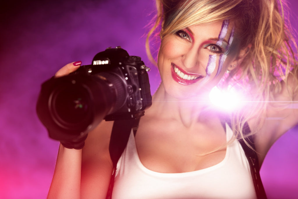 Portrait Valentine Poulain couleur rose