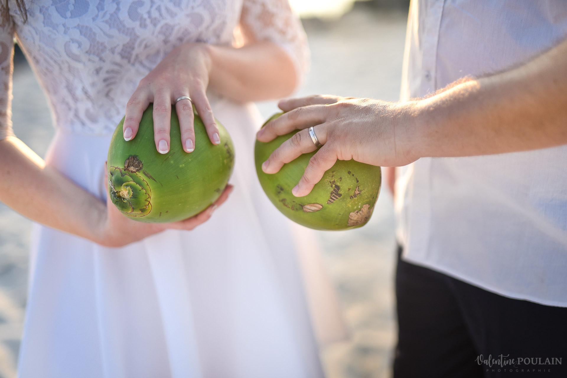 Cocos mains bagues - Valentine Poulain