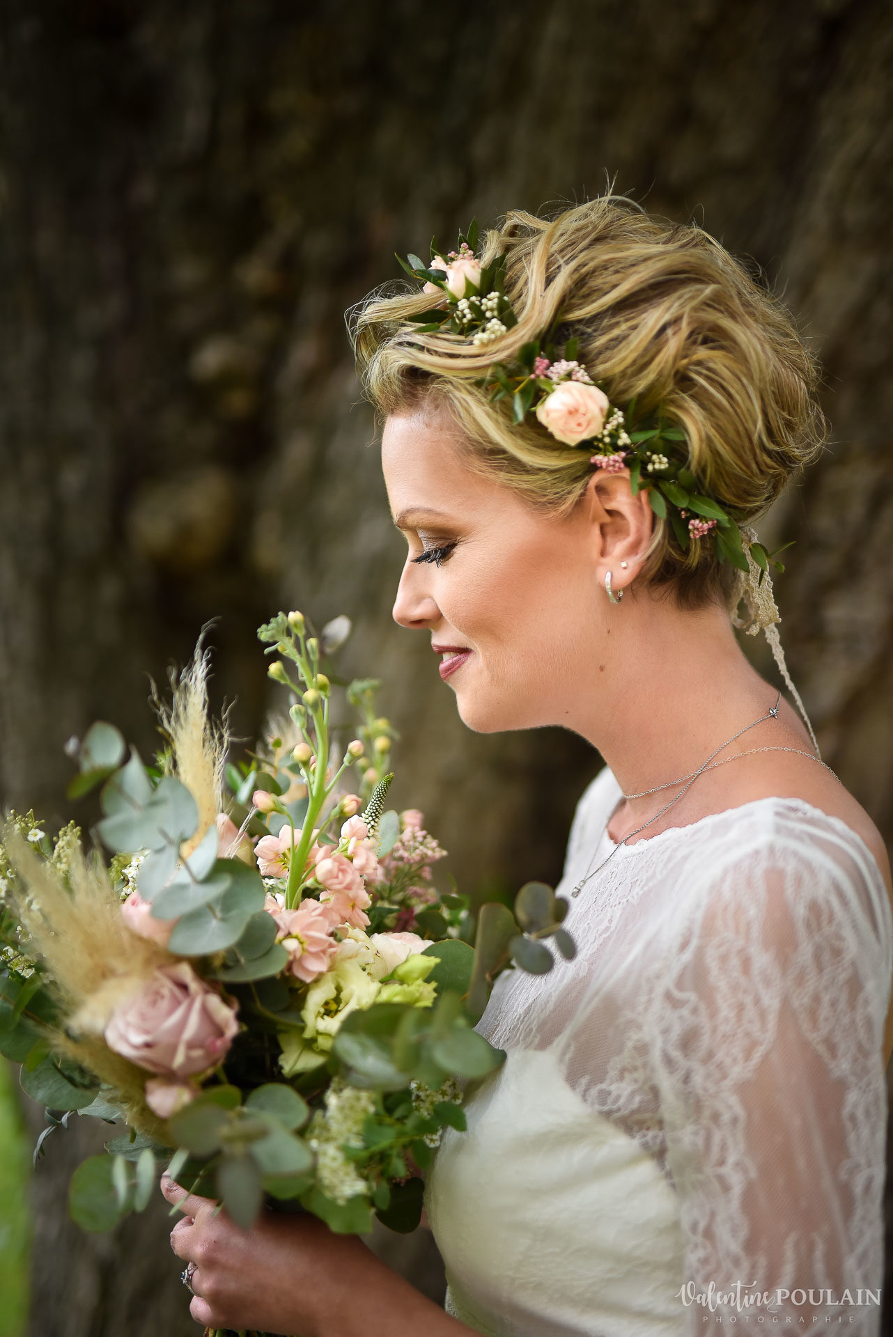 Portrait mariée fleurs - Valentine Poulain