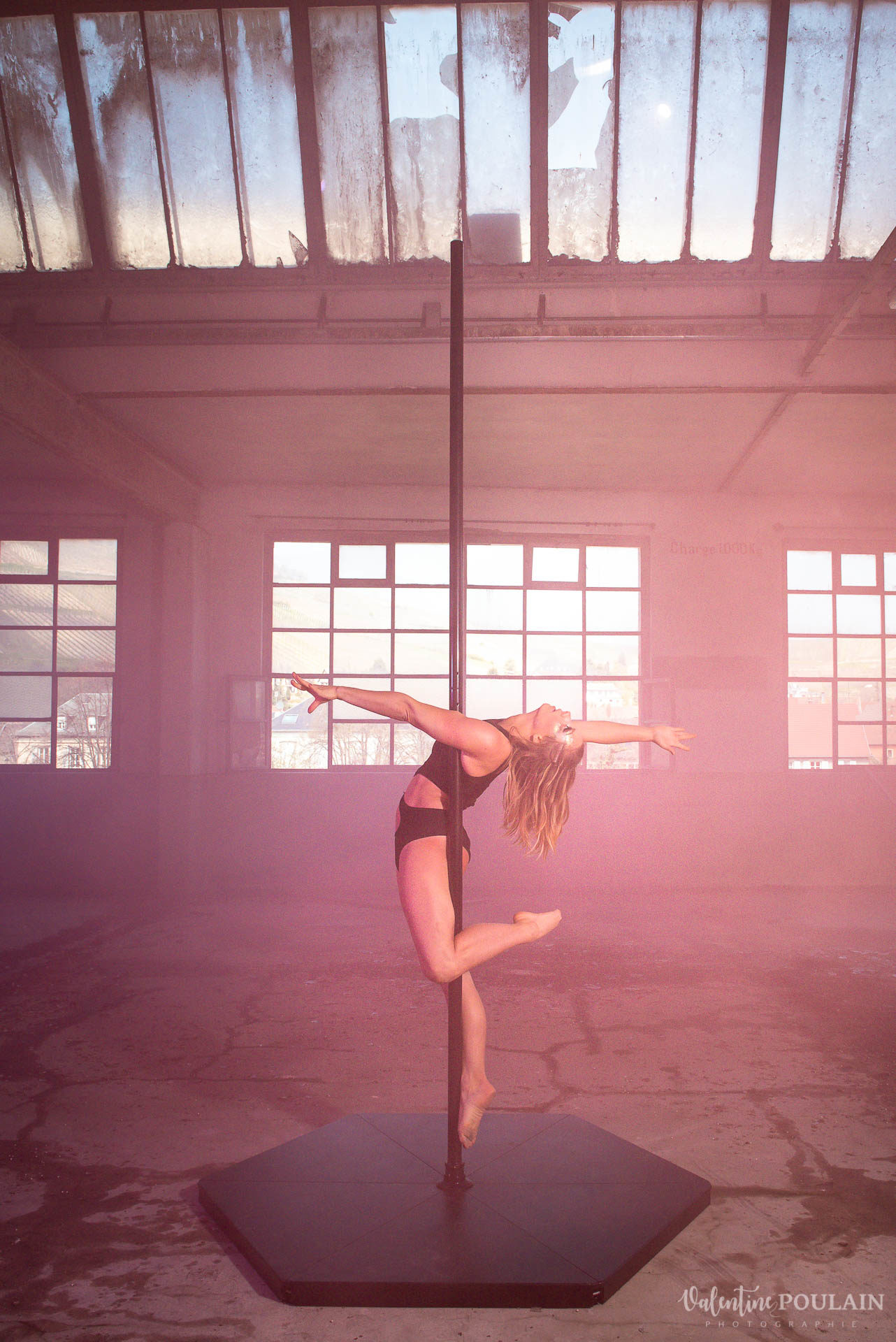 Shooting Pole Dance gymnastique - Valentine Poulain rose