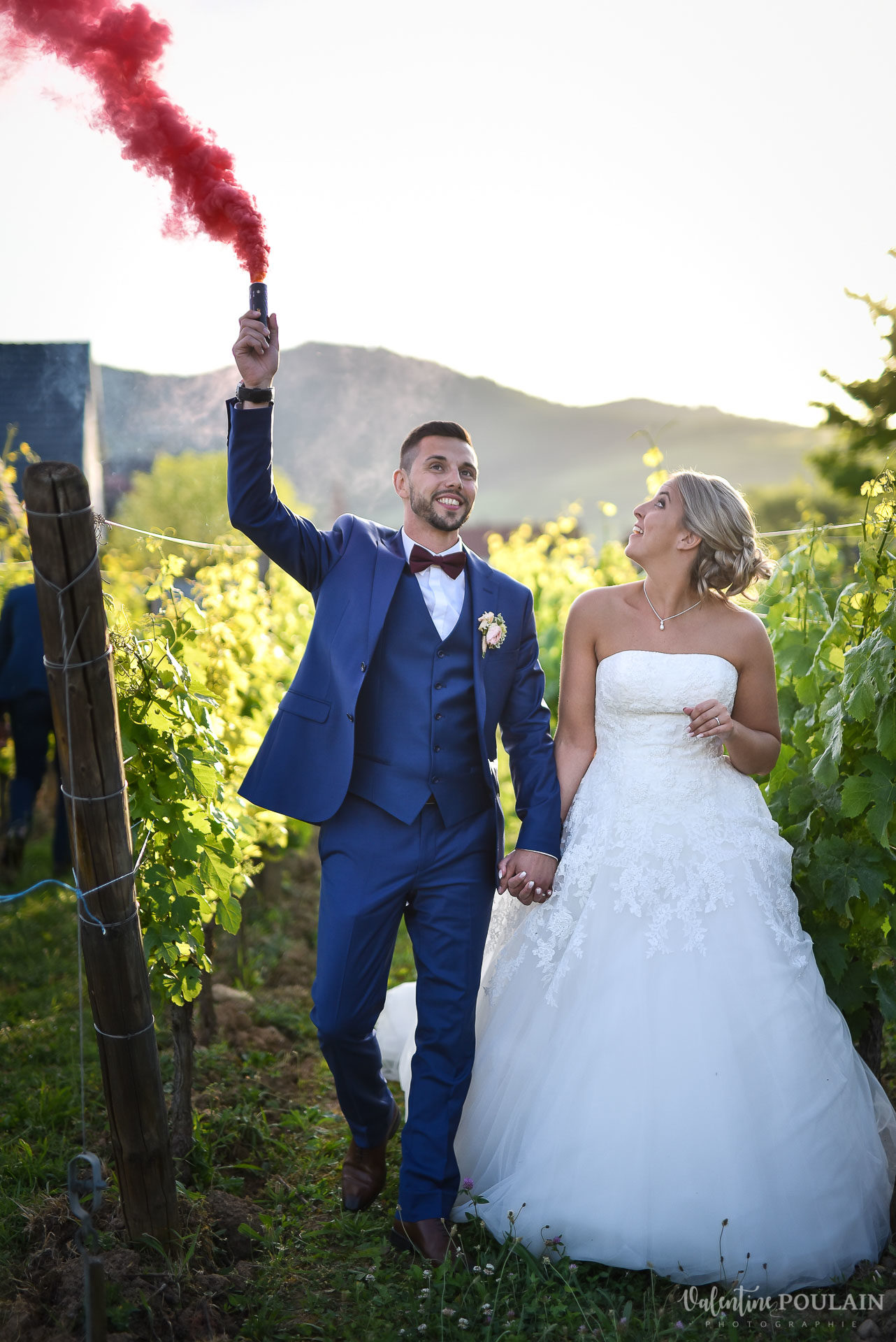 Mariage fun Petit Wettolsheim - Valentine Poulain fumigène