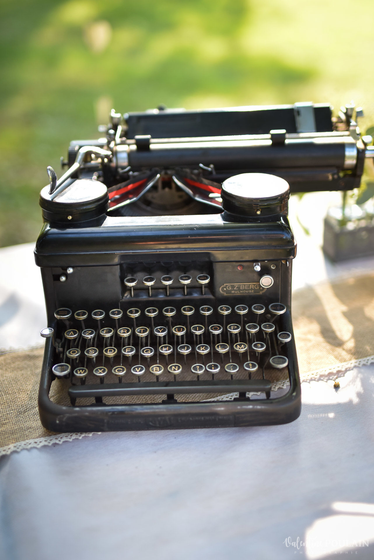 Cérémonie laïque années 20 - Valentine Poulain machine à écrire