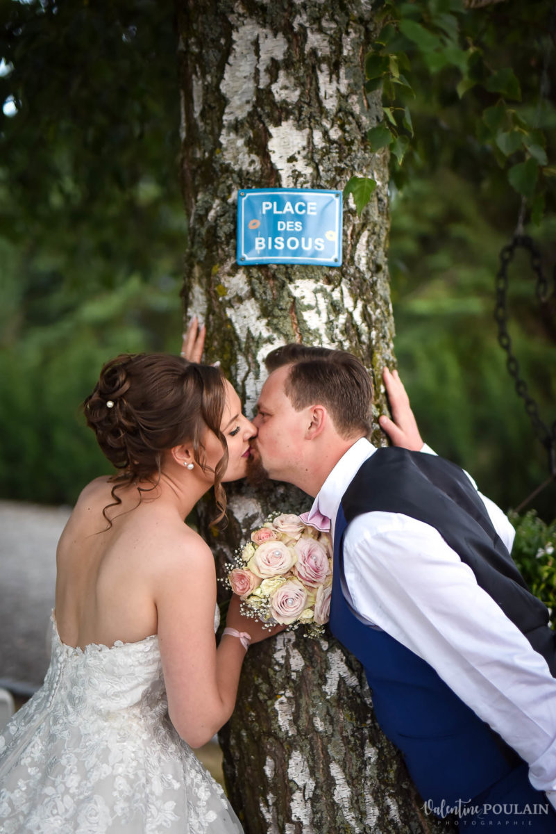 Mariage cool ferme weyerbach - Valentine Poulain bisou