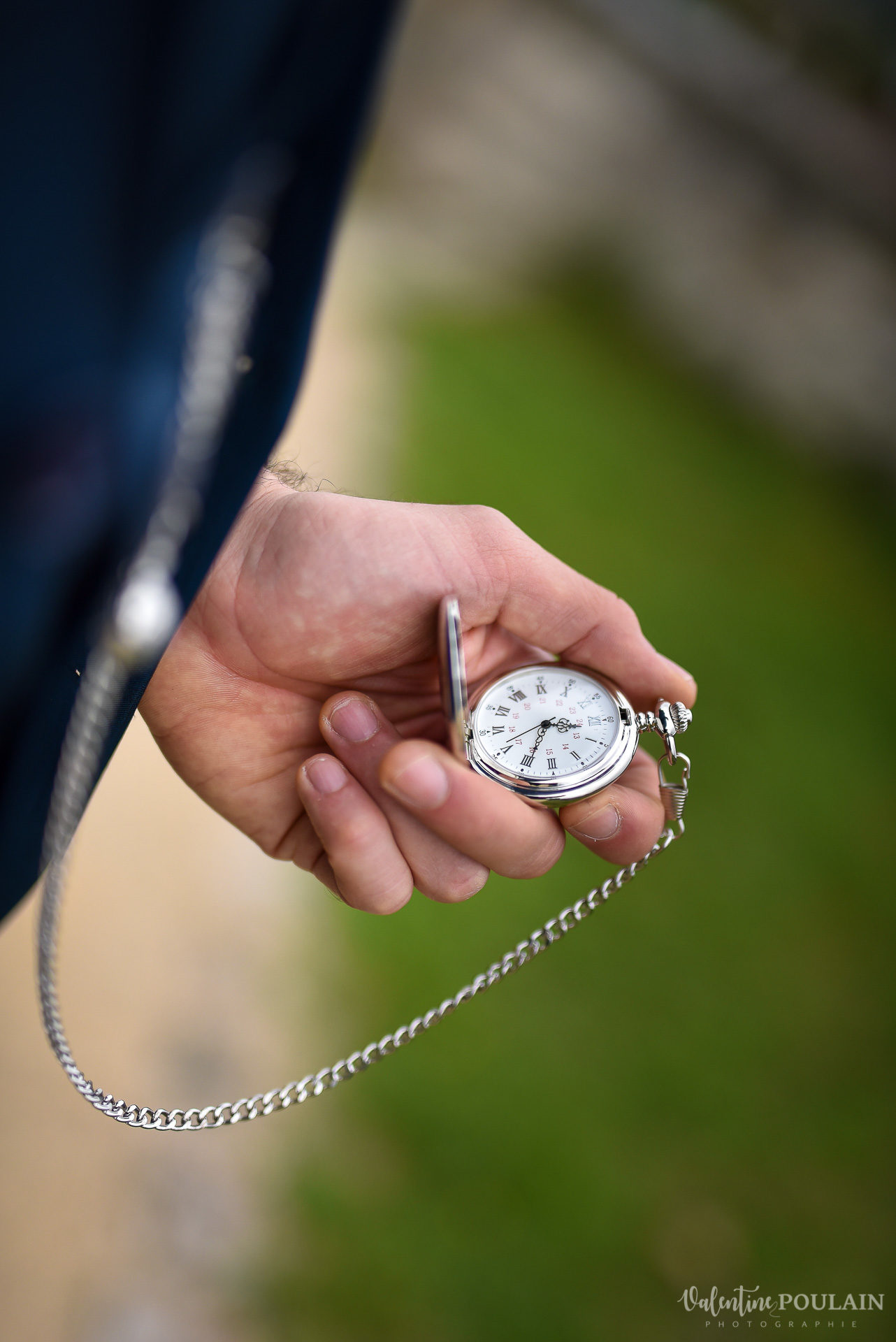  Mariage lieu insolite Paris -Valentine Poulain préparatif hommes heure gousset