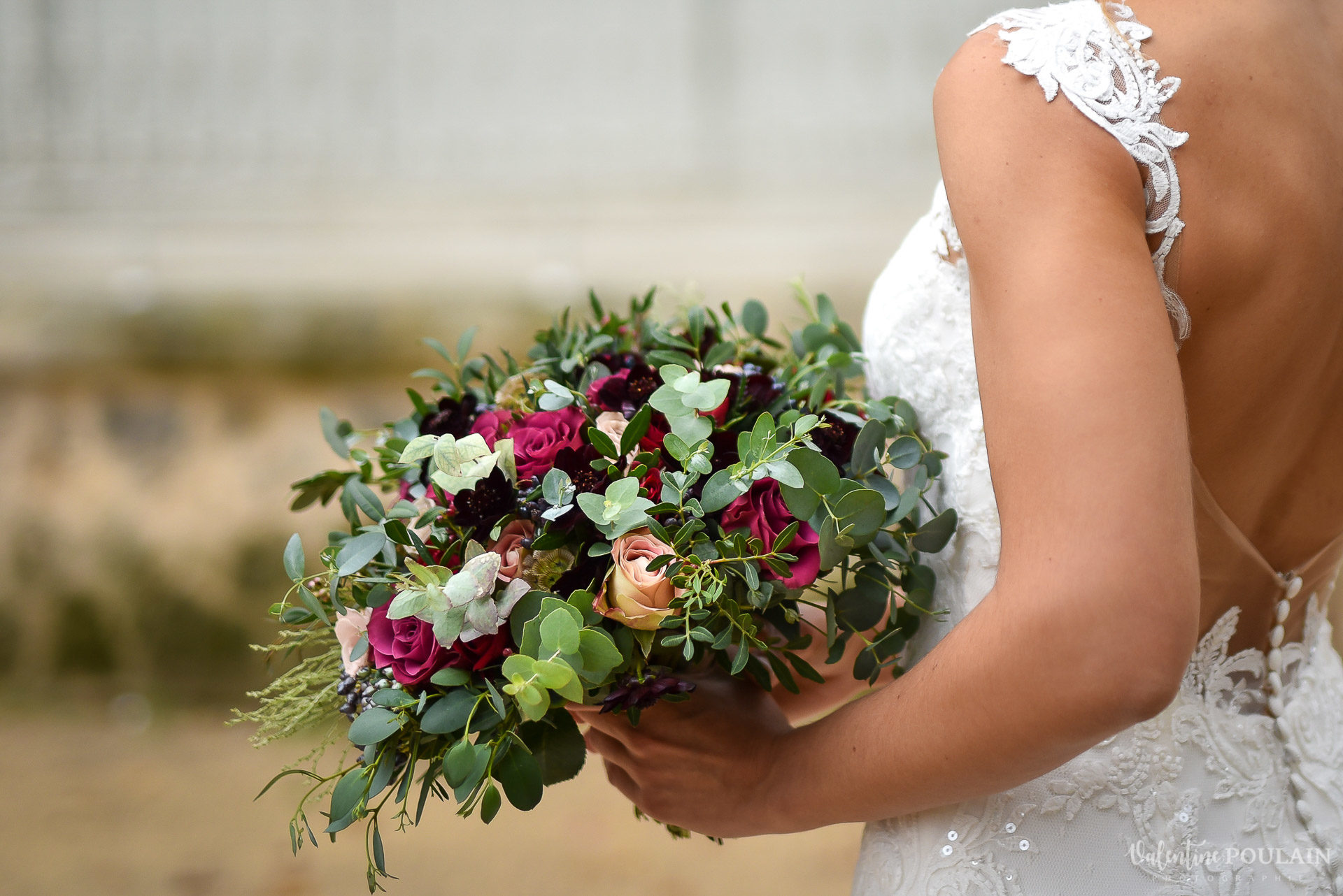  Mariage lieu insolite Paris -Valentine Poulain Domaine de Brunel Château du Prieuré bouquet