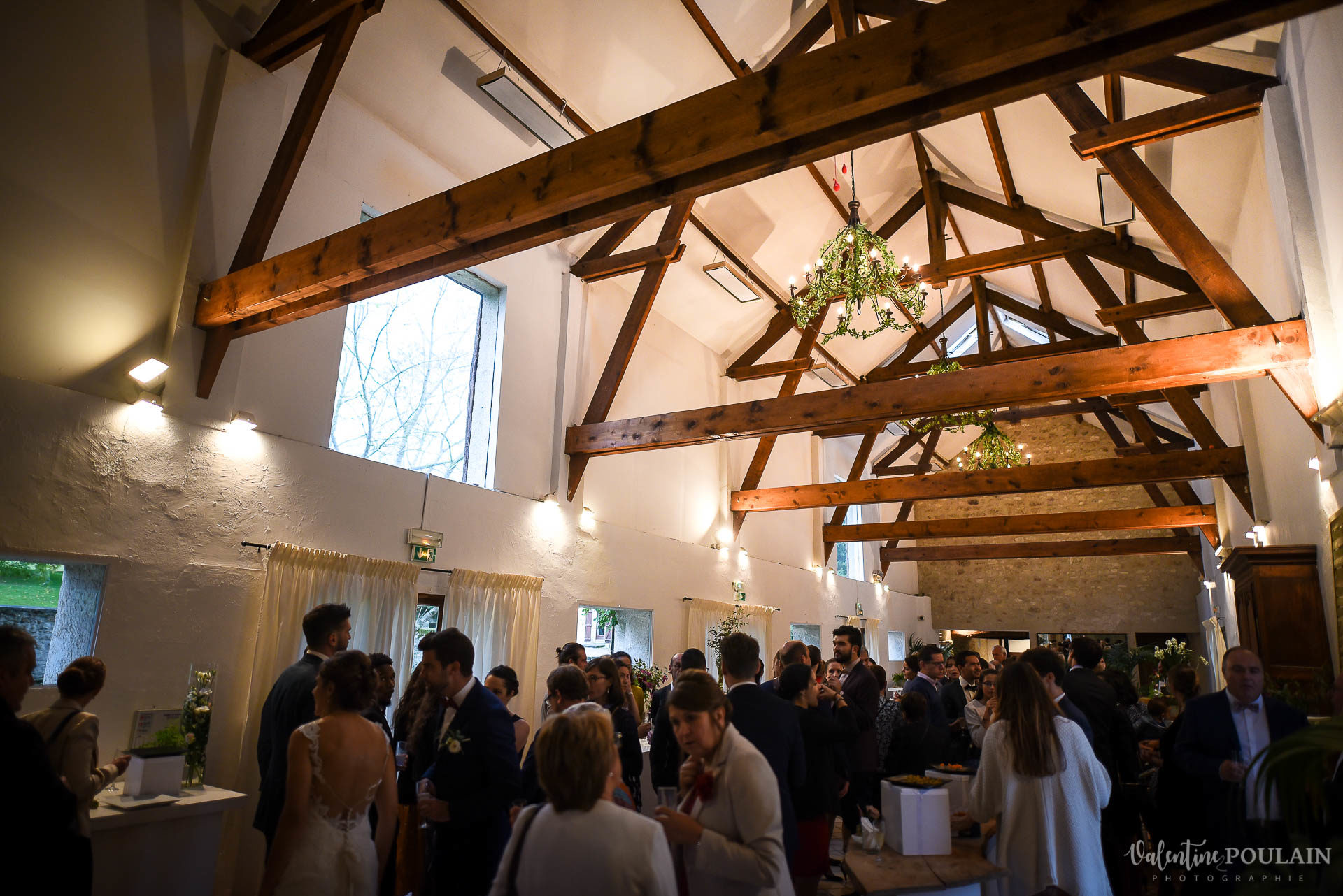 Mariage lieu insolite Paris -Valentine Poulain Domaine de Brunel apéritif