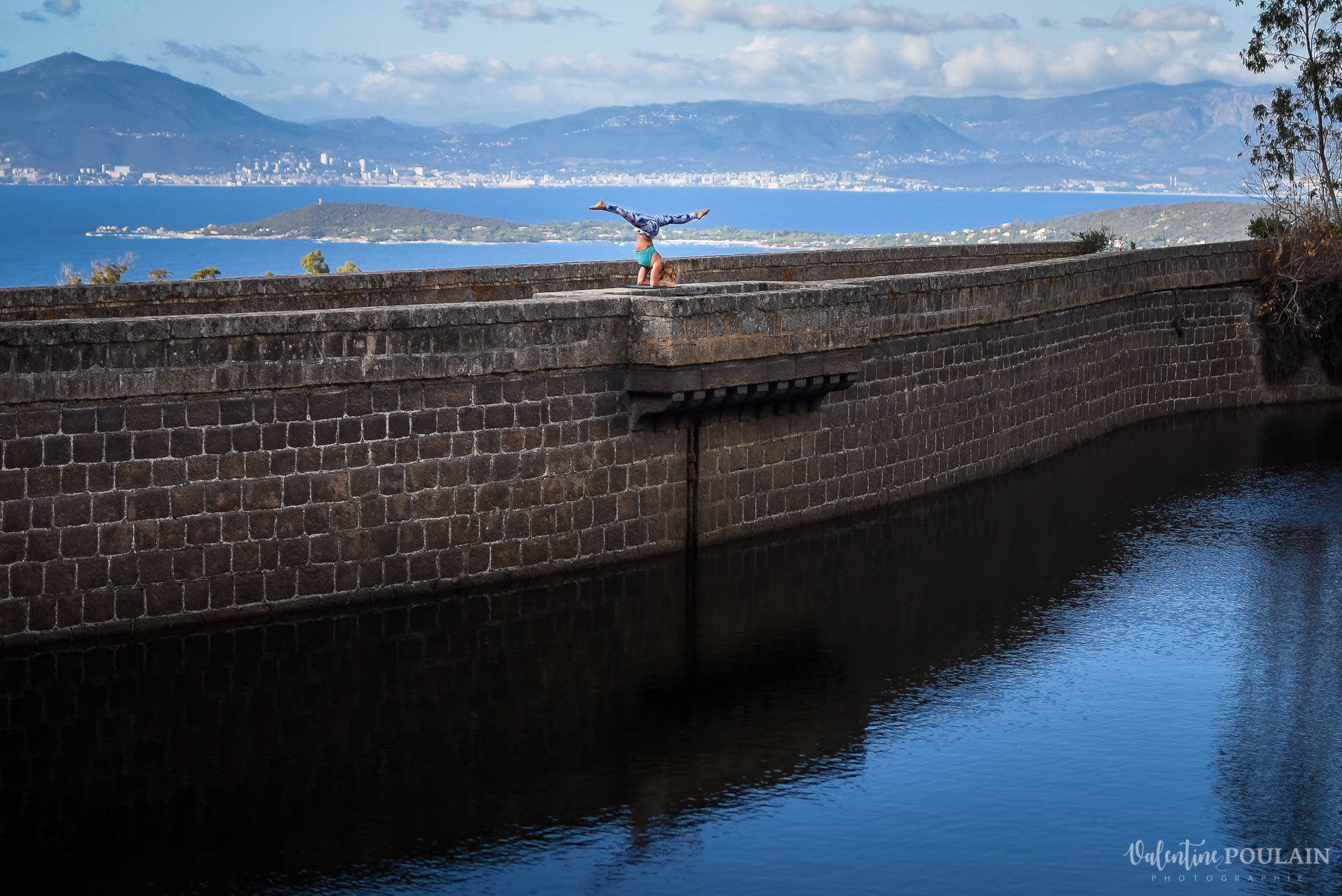 Shooting pole dance Corse Portrait - Valentine Poulain barrage pont