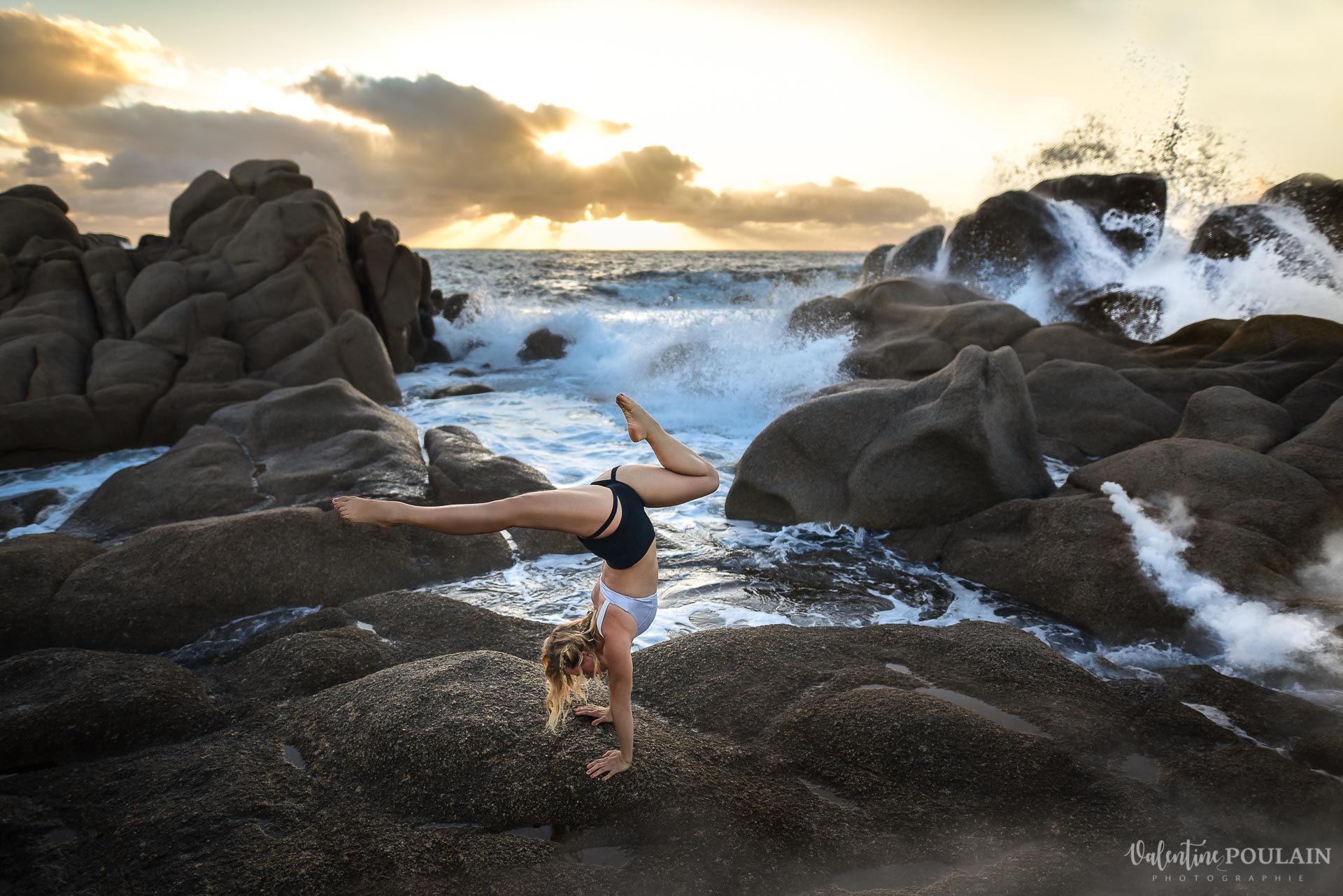 Shooting pole dance Corse Portrait - Valentine Poulain plage