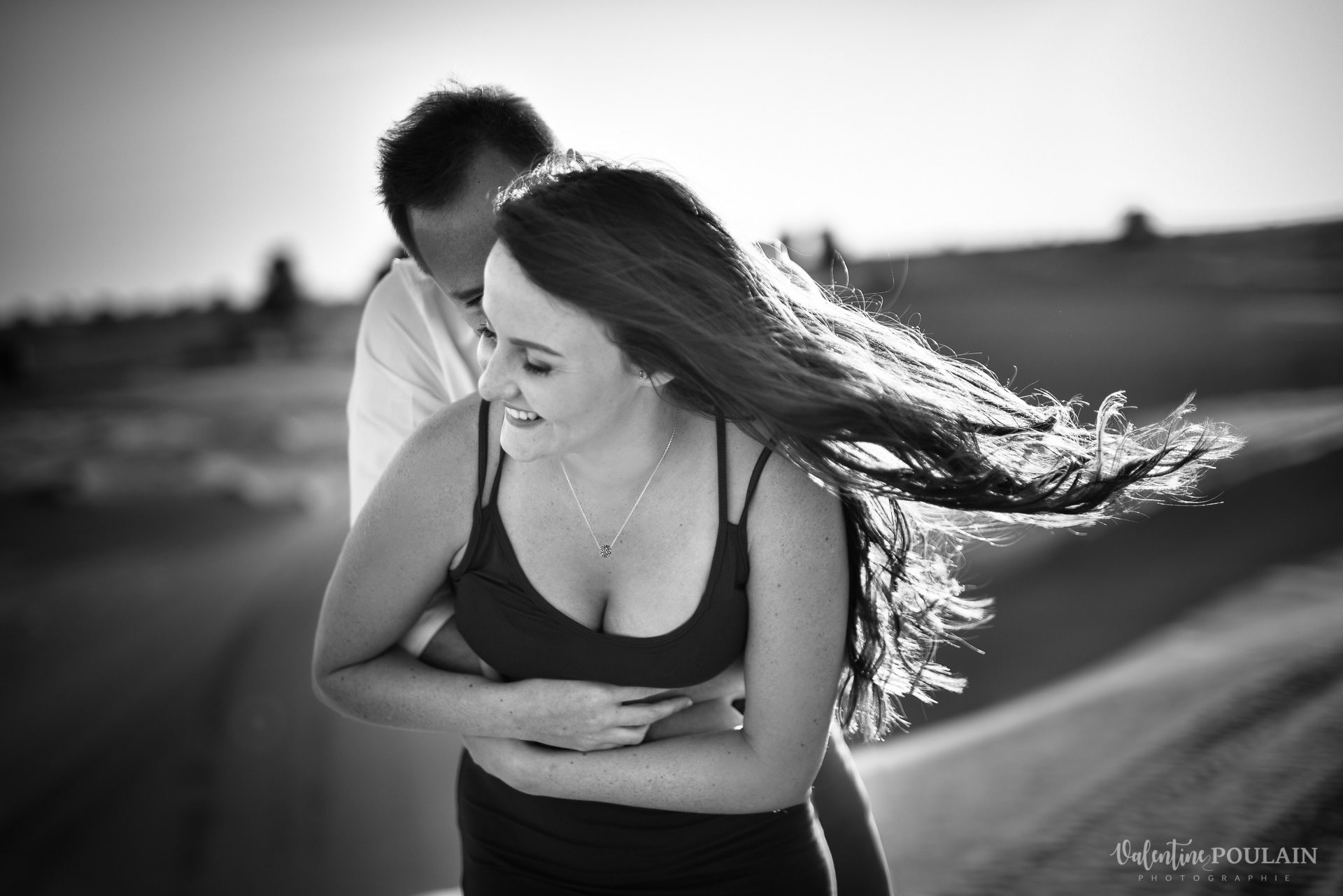 Demande en mariage Désert Dubaï - Valentine Poulain noir et blanc