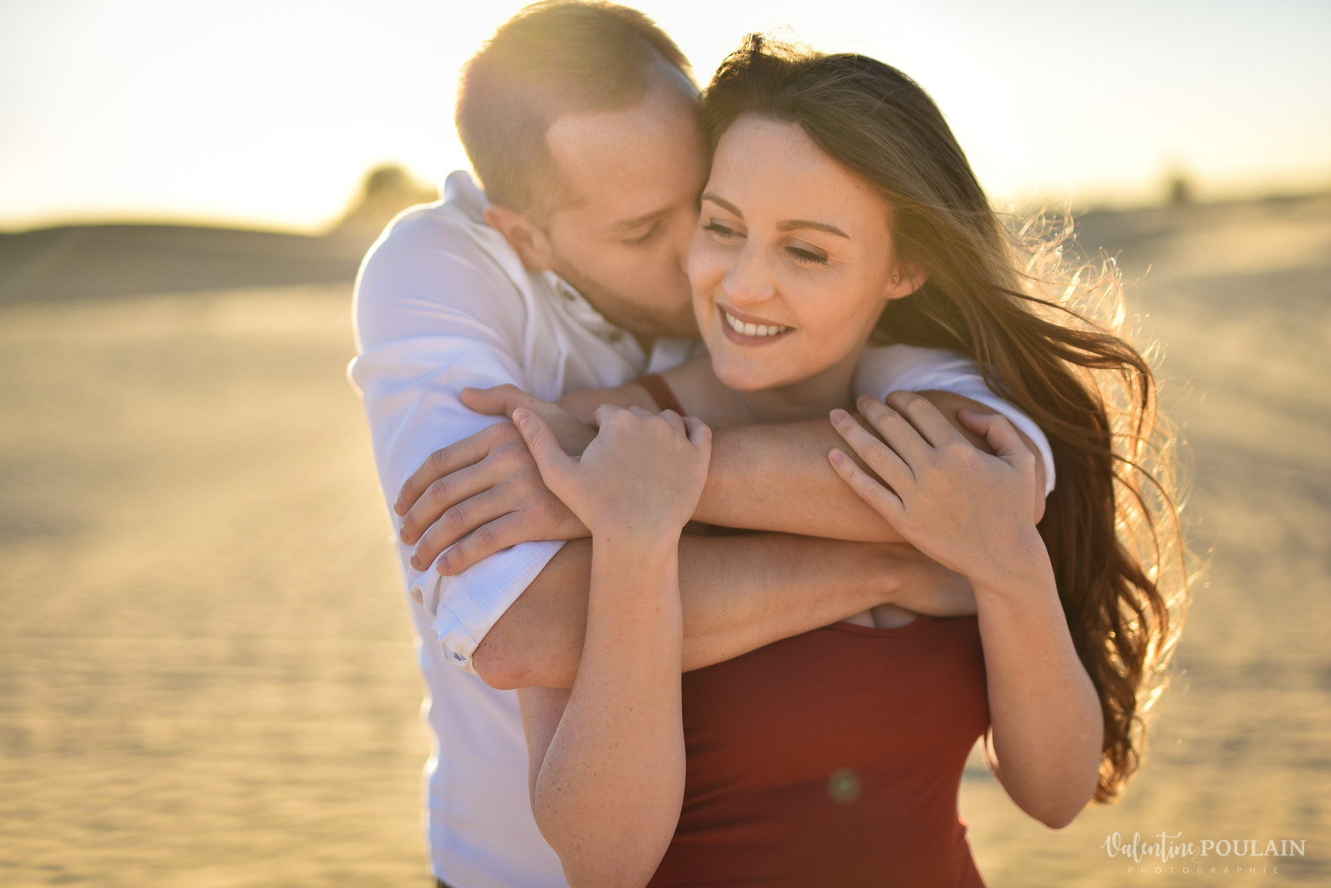 Demande en mariage Désert Dubaï - Valentine Poulain heureuse