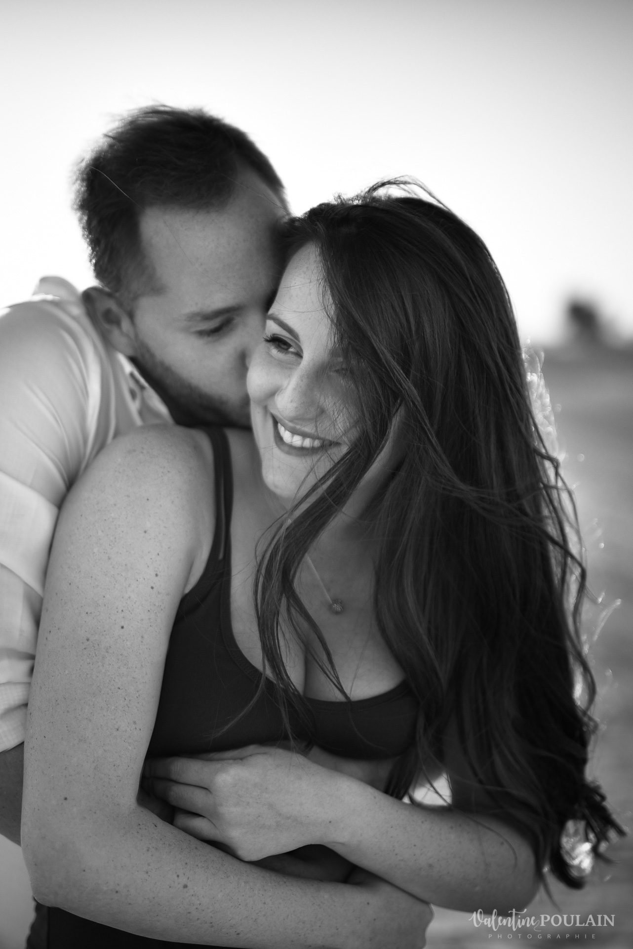 Demande en mariage Désert Dubaï - Valentine Poulain n&b