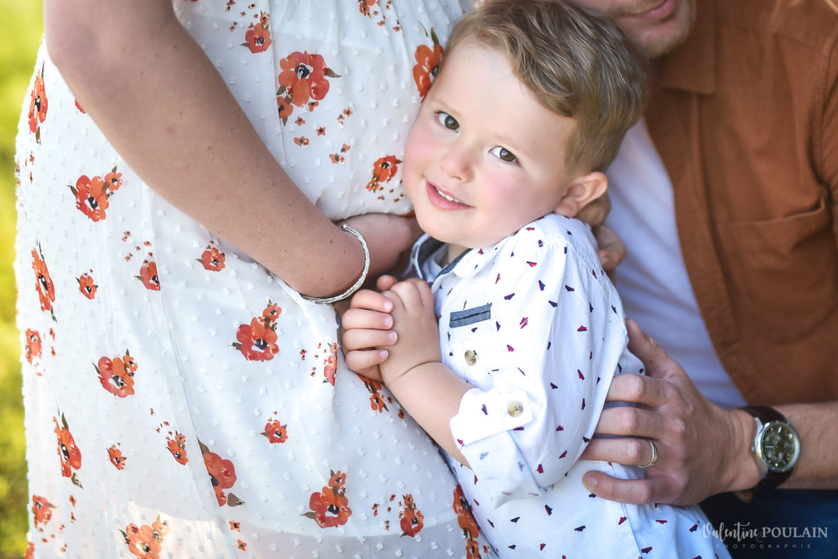 Seance grossesse famille fier - Valentine Poulain